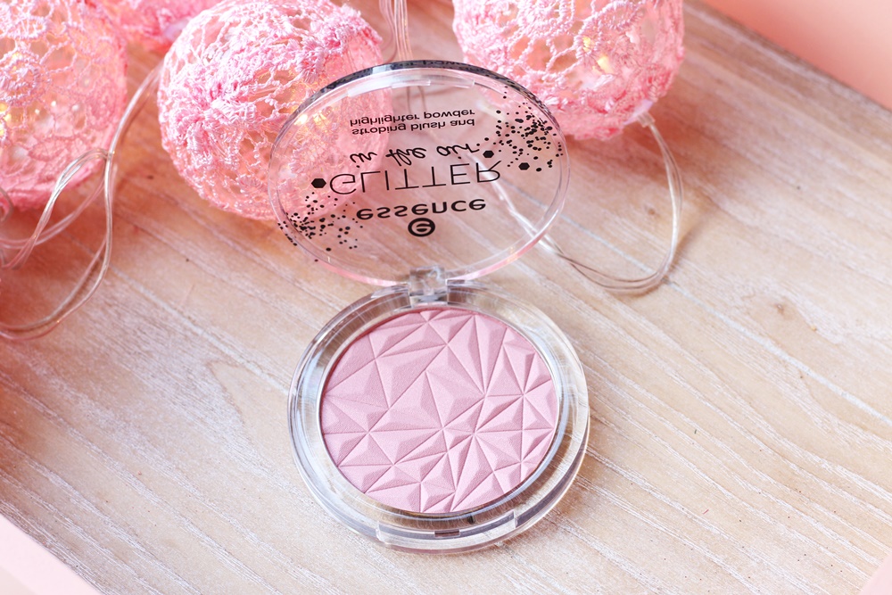 Essence Glitter in the Air strobing blush and highlighter power