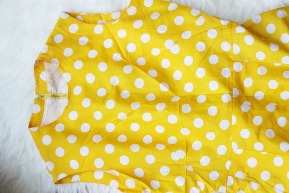 shoplog ijhallen tweedehands aankopen gele jurk met stippen