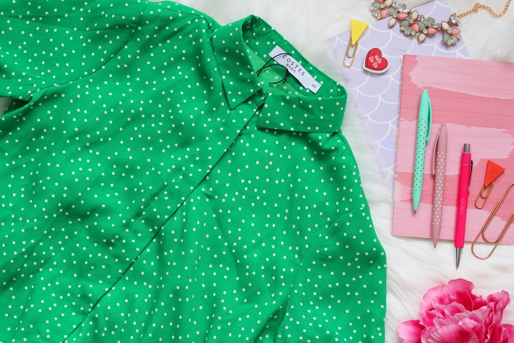 groene blouse met polka dots costes